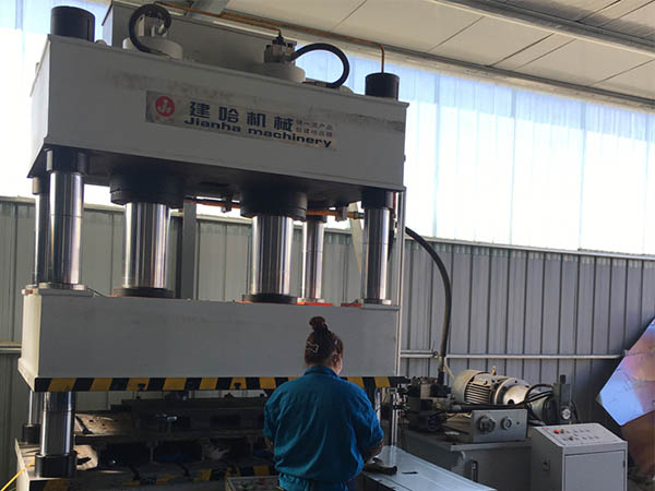 山東滨州正华自动化制造有限责任公司四柱液壓機