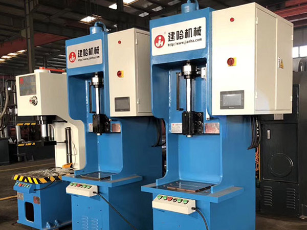 山東滨州正华自动化制造有限责任公司與您攜手并進伺服液壓機