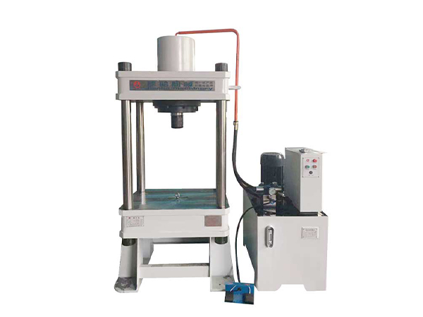 山東滨州正华自动化制造有限责任公司與您攜手并進研發生産的二梁四柱液壓機