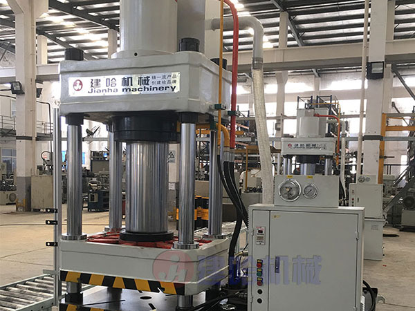 山東滨州正华自动化制造有限责任公司與您攜手并進專注研發制造四柱液壓機